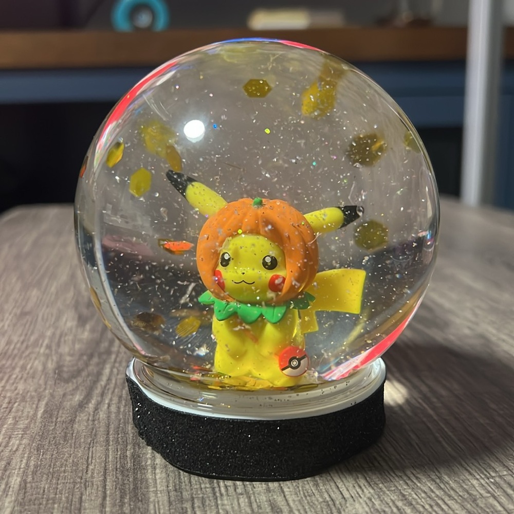 Pikachu Pokemon Snow Globe